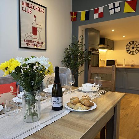 Driftwood House - Luxury Dog-Friendly Townhouse In Cowes, Steps From Marina Villa คาวส์ ภายนอก รูปภาพ