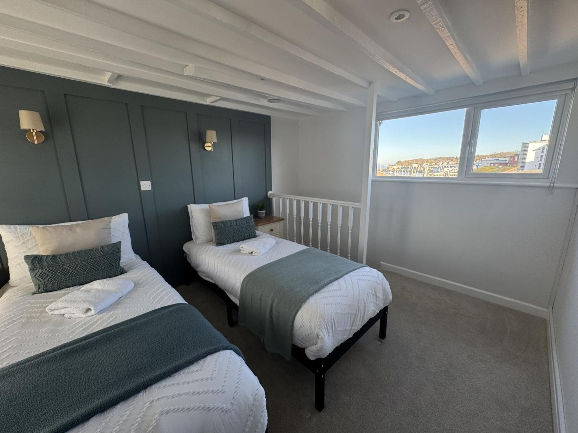 Driftwood House - Luxury Dog-Friendly Townhouse In Cowes, Steps From Marina Villa คาวส์ ภายนอก รูปภาพ